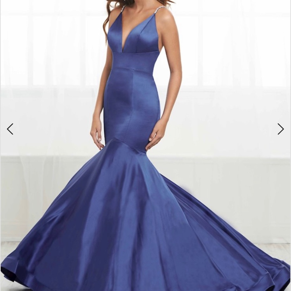 💙STUNNING Blue Mermaid Formal Gown💙